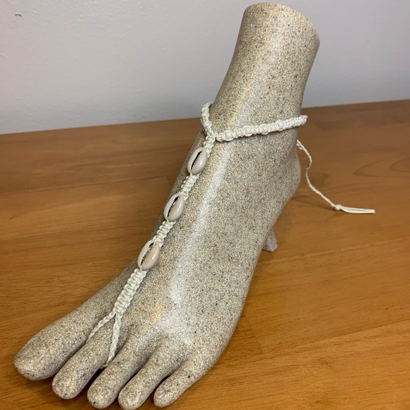 Cowrie Shell, Macrame & Toe Ring Anklet Natural - Picture 4 of 5